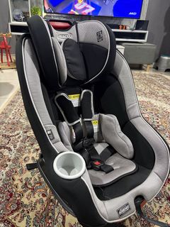2 Units of Graco Extend2Fit Convertible Car Seats (Preloved with Love ...