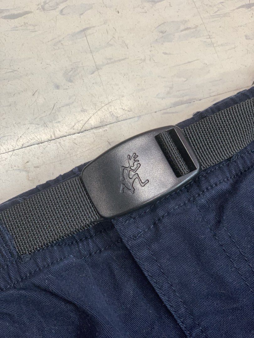 GRAMICCI PANTS (Category: Jeans) located in Manila. Submitted by scarlett_hope (Listing ID 1467349914, Image 2). Description: SIZE MEDIUM.