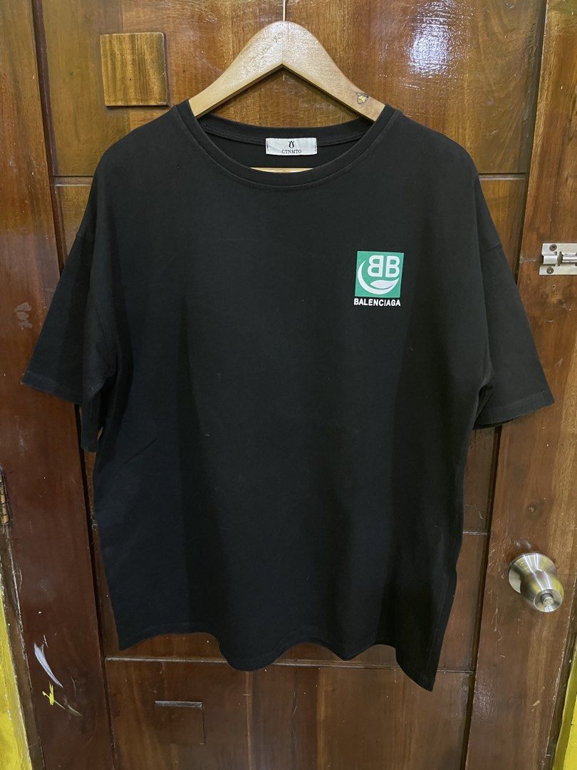 Graphic Shirt (Category: Tshirts & Polo Shirts ) located in Marikina City. Submitted by greatfindsmnlph (Listing ID 1467311628, Image 2). Description: Graphic Shirt Price: 150 Size: XL Width: 24 Length: 29 Color: Black Color Rate: 9.8/10 Condition: 9.9/10 may pinhole Very nice in actual.