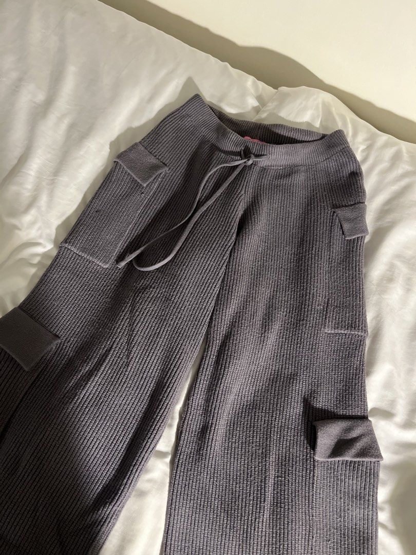 Gray Knitted Cargo Pants (Category: Other Bottoms) located in Manila. Submitted by xxx0727 (Listing ID 1467346281, Image 3). Description: - Stretchable material - Small to Extra large size - From US .