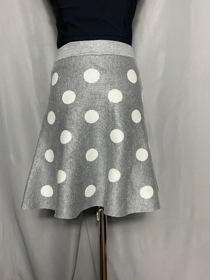 Gray polka dots knit mini skirt (Category: Skirts) located in Las Pinas. Submitted by ipickyou (Listing ID 1467344395, Image 3). Description: Unwashed Condition: 10/10 𝗠𝗲𝗮𝘀𝘂𝗿𝗲𝗺𝗲𝗻𝘁𝘀 𝘄𝗵𝗲𝗻 𝗹𝗮𝗶𝗱 𝗳𝗹𝗮𝘁: -Waist: 12-15 1/2” -Length: 16 1/2” .