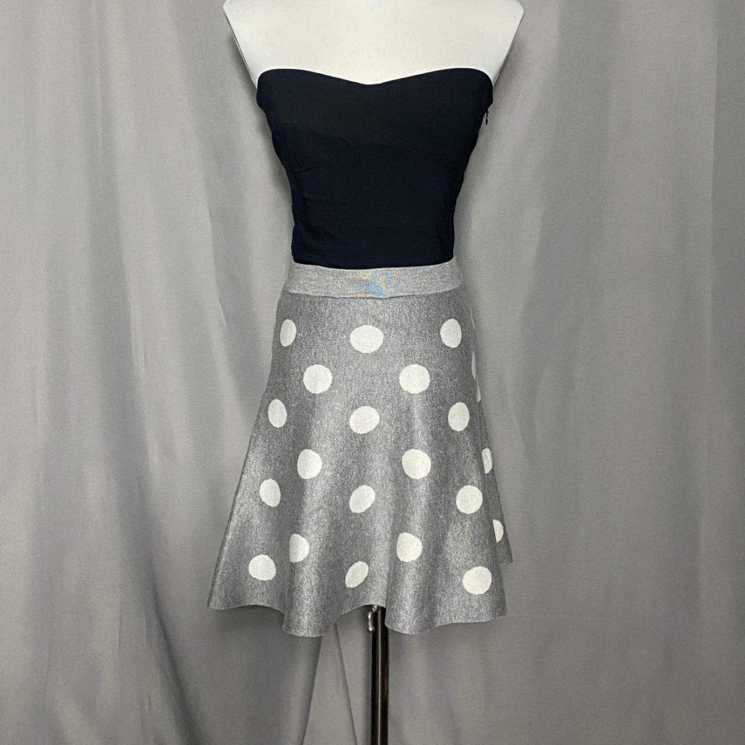 Gray polka dots knit mini skirt (Category: Skirts) located in Las Pinas. Submitted by ipickyou (Listing ID 1467344395, Image 1). Description: Unwashed Condition: 10/10 𝗠𝗲𝗮𝘀𝘂𝗿𝗲𝗺𝗲𝗻𝘁𝘀 𝘄𝗵𝗲𝗻 𝗹𝗮𝗶𝗱 𝗳𝗹𝗮𝘁: -Waist: 12-15 1/2” -Length: 16 1/2” .