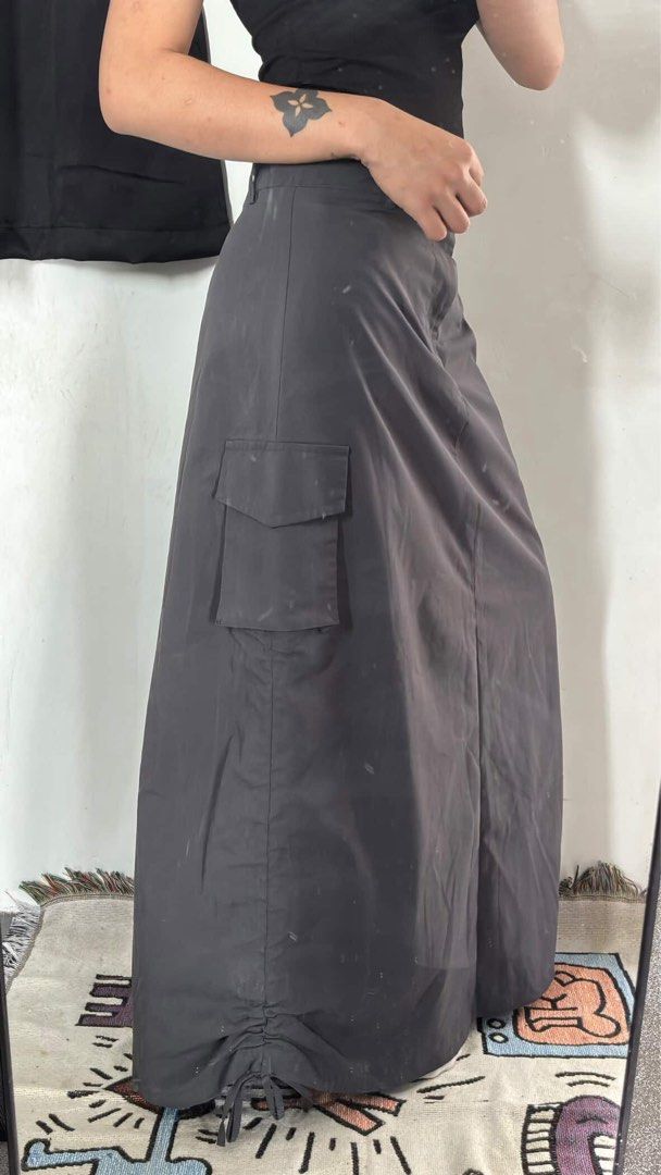 Gray Ruched Maxi Skirt (Category: Skirts) located in Valenzuela. Submitted by deztinyy (Listing ID 1467342566, Image 2). Description: W: 32 L: 36 .