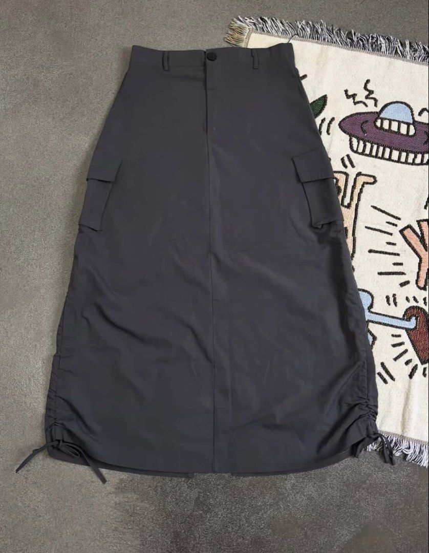 Gray Ruched Maxi Skirt (Category: Skirts) located in Valenzuela. Submitted by deztinyy (Listing ID 1467342566, Image 3). Description: W: 32 L: 36 .