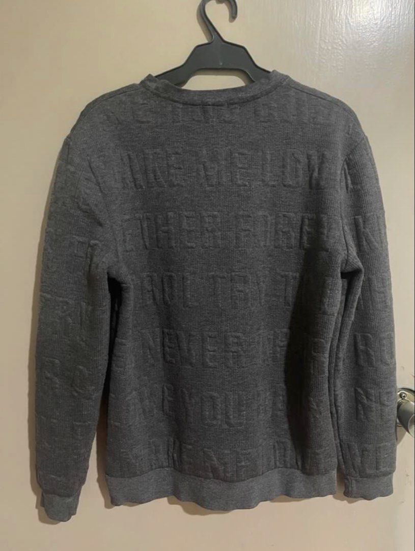 Gray textured Sweatshirt (Category: Longsleeves) located in San Juan City. Submitted by bernac8 (Listing ID 1467216892, Image 2). Description: .