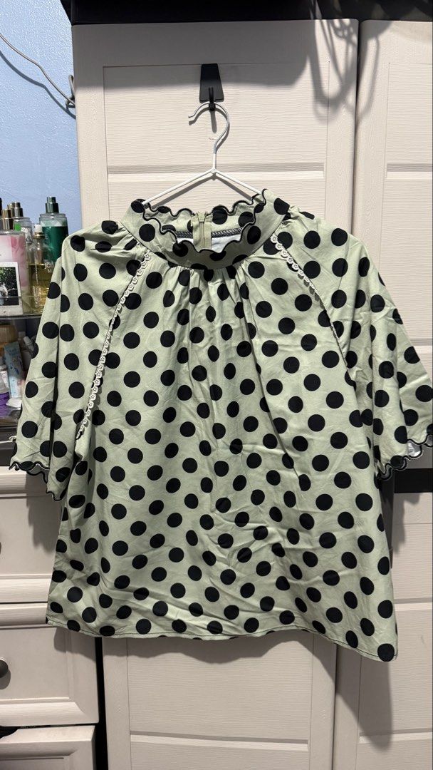 Green Mock Neck Polka Top (Category: Blouses) located in Quezon City. Submitted by dinesaur (Listing ID 1467295463, Image 1). Description: .