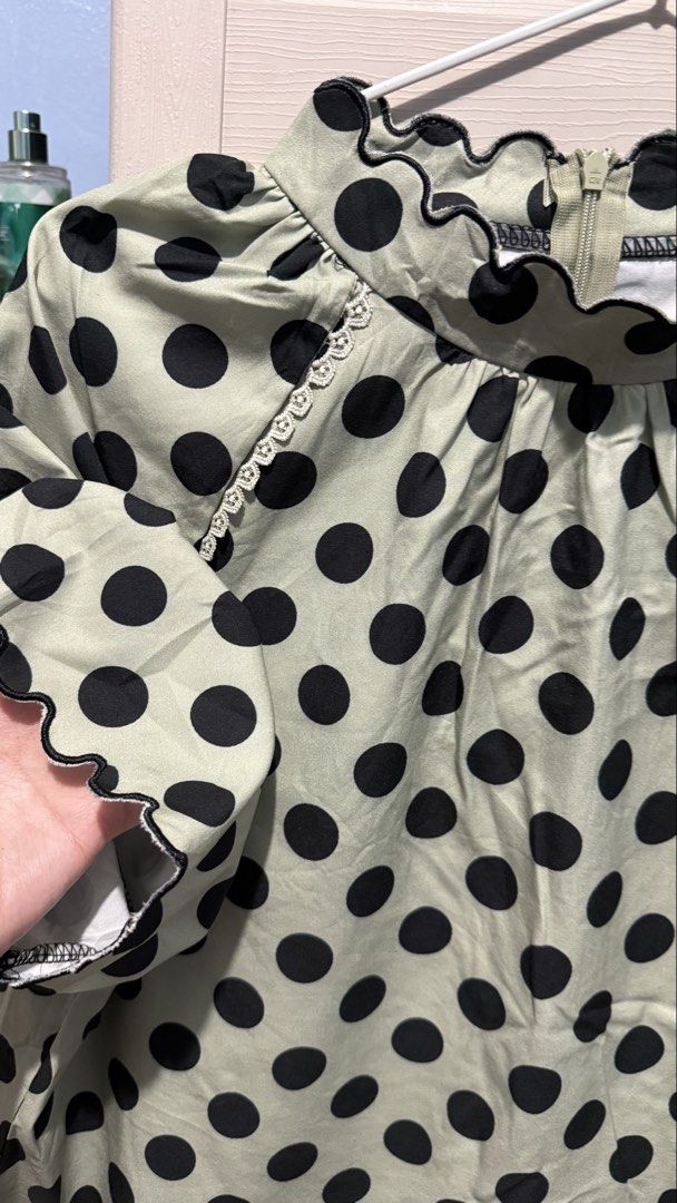 Green Mock Neck Polka Top (Category: Blouses) located in Quezon City. Submitted by dinesaur (Listing ID 1467295463, Image 2). Description: .