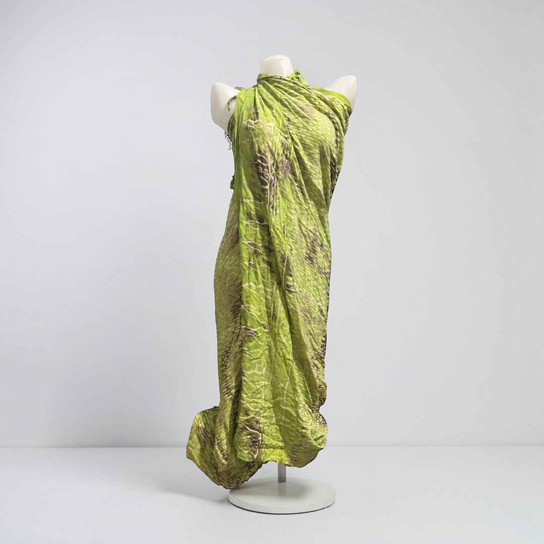 Green patterned sarong beach wrap (Category: Bikinis & Swimsuits) located in Santa Cruz. Submitted by homedecluttersale (Listing ID 1467355607, Image 1). Description: • Bought in Japan 🇯🇵 • Used • Fits small to medium • In excellent condition • Photos taken using mannequin only 🚚 Shipping via J&T only 📦 Shipping fee to be shouldered by buyer 💳 Mode of payment: GCash 📍 Santa Cruz, Laguna.