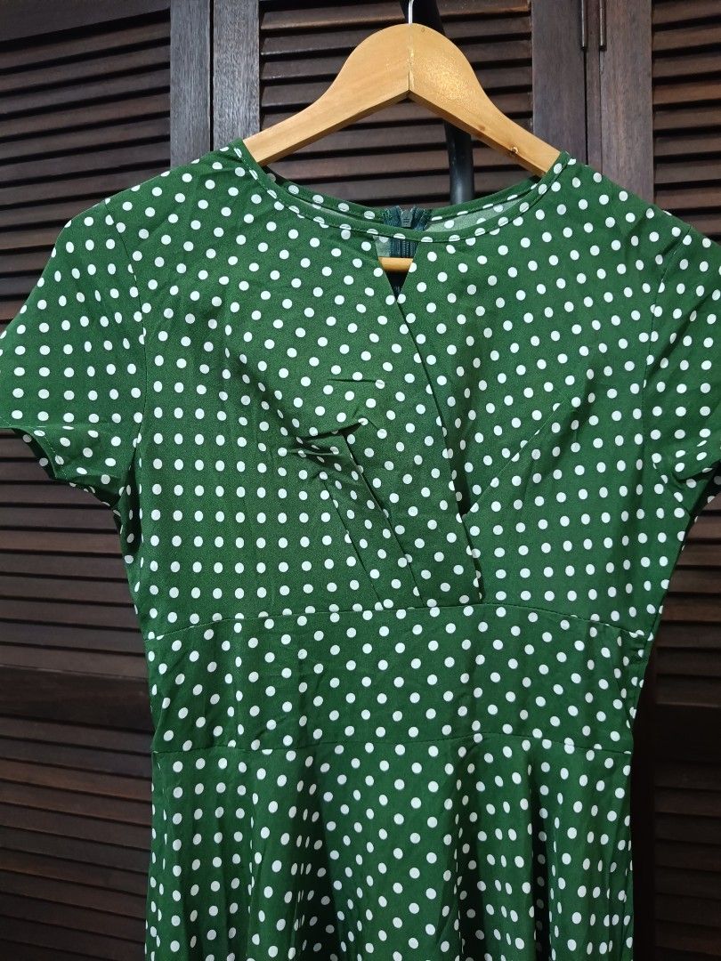 Green Polka Dots Long Dress (Category: Dresses) located in Manila. Submitted by byjrb (Listing ID 1467190805, Image 2). Description: 🛍️ Brand-new items from SHEIN, Emery Rose, Zaful & more! Size : Small 📦 Shipping: LBC / J&T / Lalamove 💸 MOP: GCash / BPI only DM for inquiries! 💌.