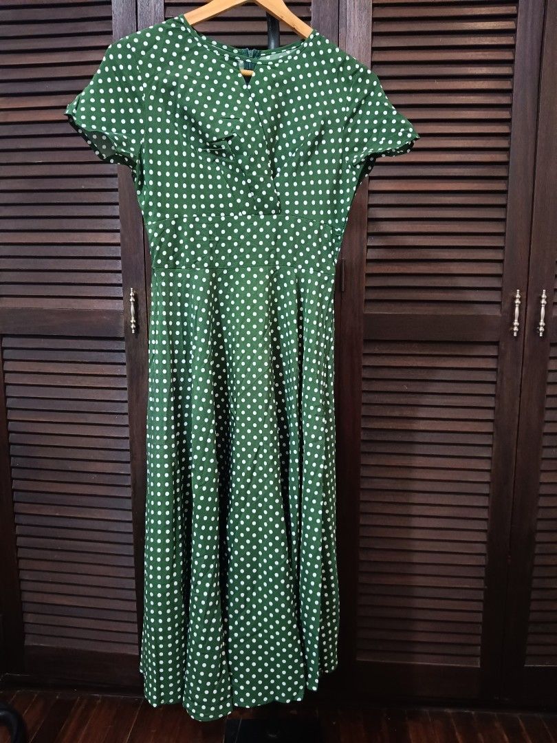 Green Polka Dots Long Dress (Category: Dresses) located in Manila. Submitted by byjrb (Listing ID 1467190805, Image 3). Description: 🛍️ Brand-new items from SHEIN, Emery Rose, Zaful & more! Size : Small 📦 Shipping: LBC / J&T / Lalamove 💸 MOP: GCash / BPI only DM for inquiries! 💌.