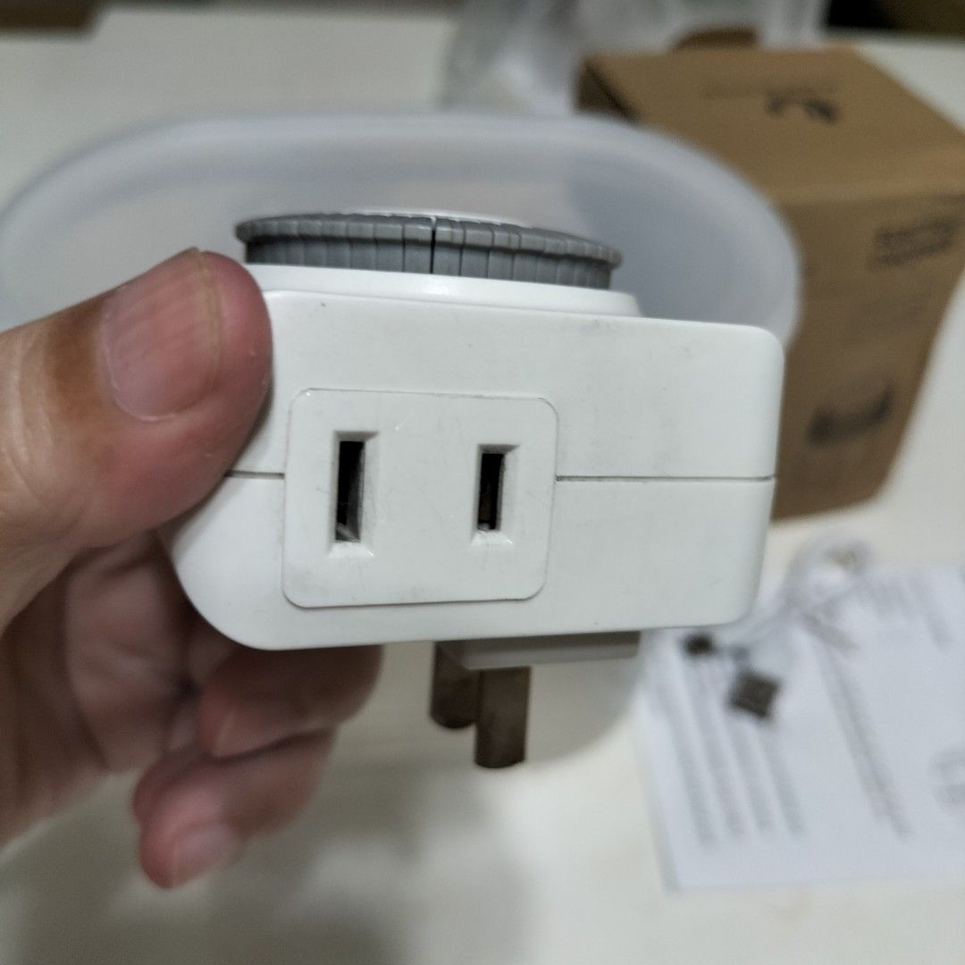 Greenlight Grow Lights Mechanical Timer Model HU02M (Category: Clocks) located in Paranaque City. Submitted by decluttering-all (Listing ID 1467173073, Image 2). Description: - Brand: Greenlight - Model: HU02M Mechanical Timer Plug - Specs: 220VAC, 60Hz, 10A rating - Features: 24-hour dial schedule for easy automation, standard two-prong plug, and convenient side outlet - Inclusions: Original box and instruction manual - Condition: Excellent, rea