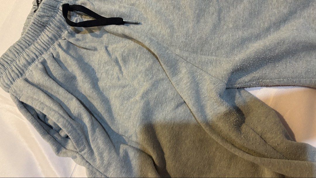 Grey Jogger Sweatpants Drawstring Waist with Pockets (Category: Joggers) located in Quezon City. Submitted by cheech.01 (Listing ID 1467267709, Image 3). Description: - Fit M to Semi L - Condition: Noticeable pilling and fuzziness around the inner thighs l.
