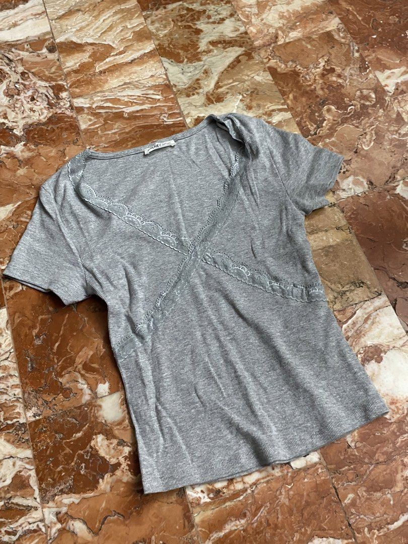 Grey Lace Top (Category: Blouses) located in Pasig City. Submitted by minnie.12 (Listing ID 1467334096, Image 1). Description: Negotiable 📍Pasig City 🚛 jnt/lalamove (item+sf) MOP:Gcash .