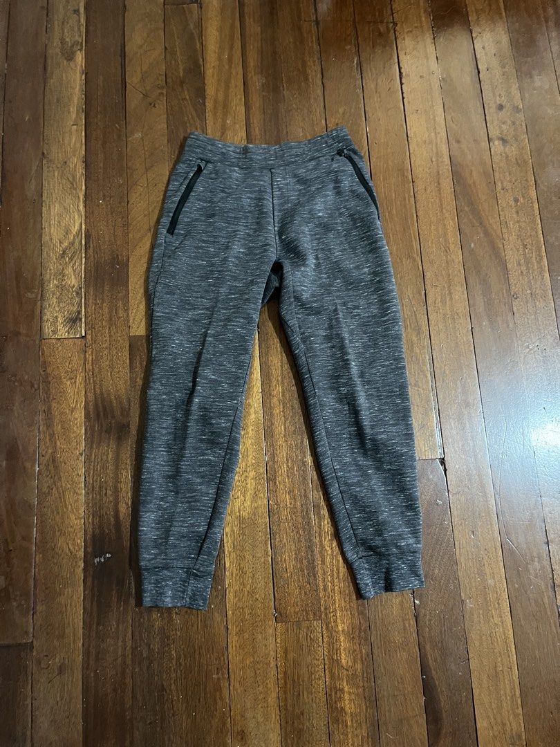 Grey Marled Sweatpants With Zipper Pockets (Category: Joggers) located in Quezon City. Submitted by silverriver_3cf939 (Listing ID 1467230053, Image 1). Description: - Color: Grey marled with a stylish heathered texture - Pockets: Two secure zipped front pockets for your essentials - Comfort: Soft, breathable fabric ideal for lazy days or workouts - Fit: Comfortable elastic waistband and classic ribbed ankle cuffs.