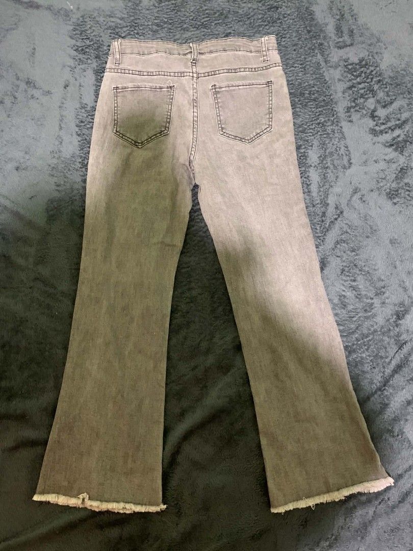 Grey Raw Hem Flare Jeans Size 27 (Category: Jeans) located in Manila. Submitted by quishi061210 (Listing ID 1467203121, Image 2). Description: - Grey flare jeans with trendy raw frayed hems - Size: 27 (160/66A) - Mid to high rise fit for a flattering silhouette - Functional front and back pockets - Secure button closure and zip fly - Comfortable cotton blend material - Cool washed style with faded coloring throughout.