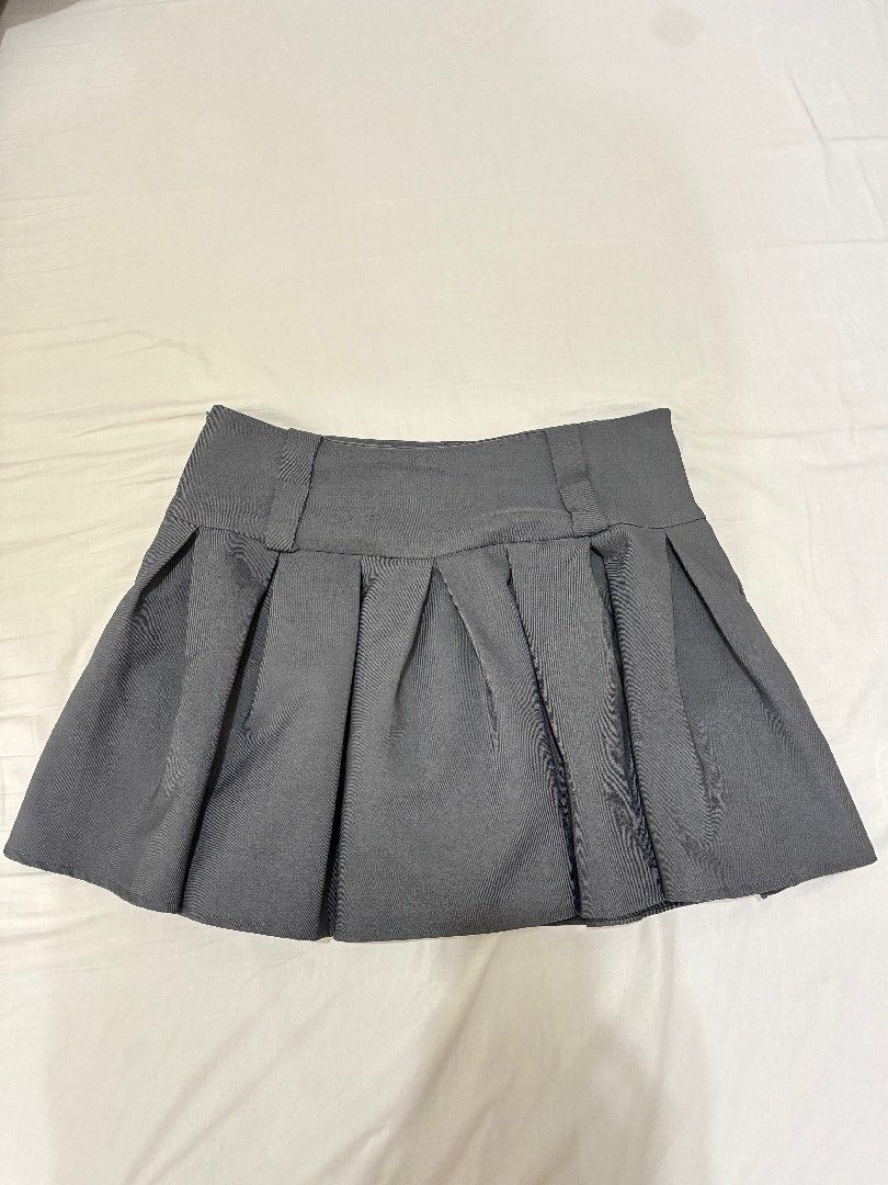 Grey skirt (Category: Skirts) located in Mandaluyong City. Submitted by beas_closet (Listing ID 1467320596, Image 1). Description: Grey skirt Bought in bkk Waist laid flat- 30in Length- 14in Can fit w28-29.