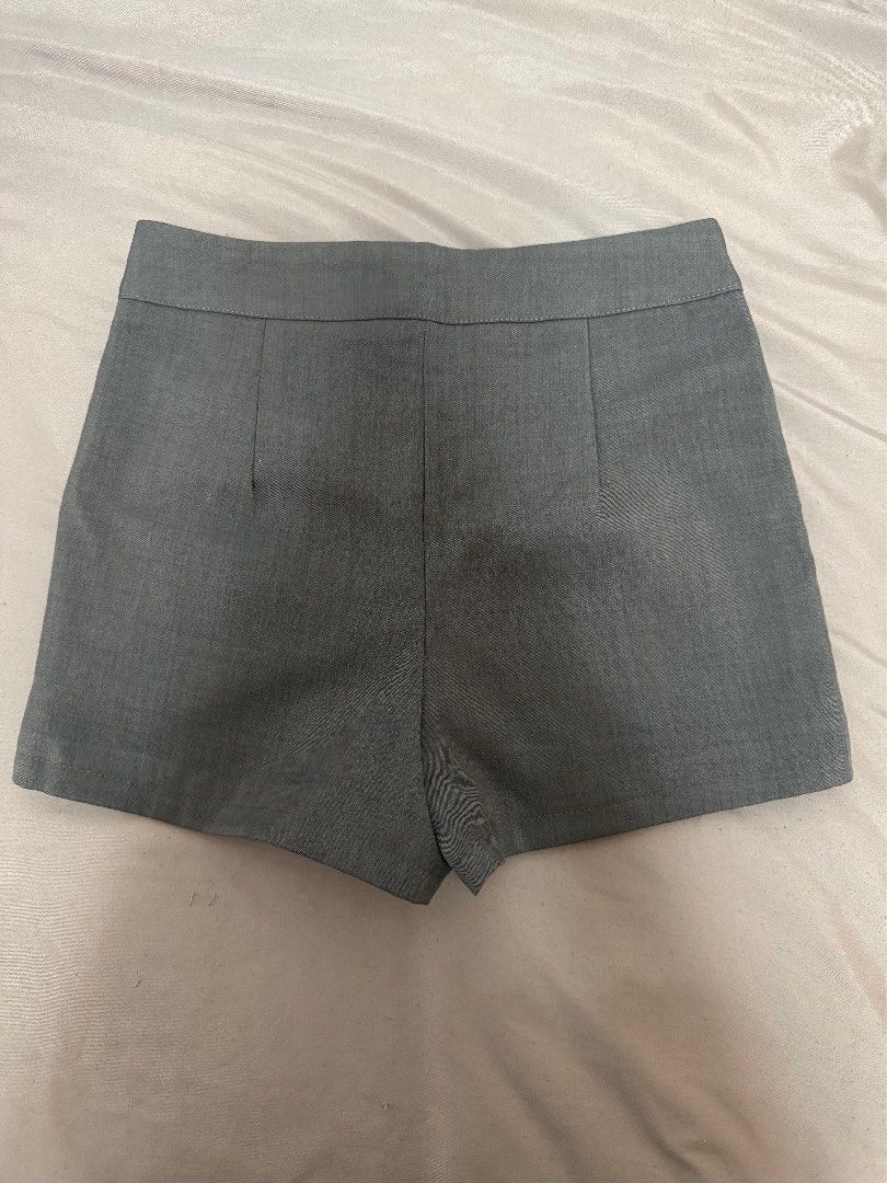 Grey Tailored Shorts Small (Category: Shorts) located in Quezon City. Submitted by mikhaela.b (Listing ID 1467292370, Image 2). Description: - Color: Solid grey - Size: Small - Style: Clean lines, minimalist design - Fit: Structured waistband with back darts for a tailored shape - Material: Smooth, high-quality fabric construction - Versatility: Easy to pair with basic tops or blouses.