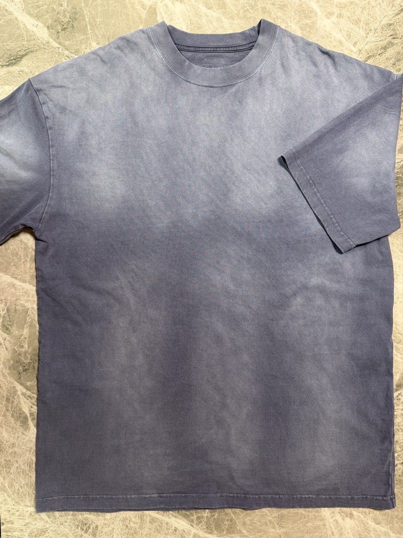 GROCERY WASHED INVOICE TEE / HEAVY WEIGHT FADED GREY 全棉 重洗水 灰藍色 短袖T恤 100% COTTON T-SHIRT 男女合適 UNISEX 香港本地品牌 AUTHENTIC 正版 (SIZE 03) 實物拍攝 (胸寬約60CM、衫長約80CM) 歡迎詢問 （分類：T-shirt、恤衫、有領衫）位於 Hong Kong。 由 _var_ 提交（商品編號 1467350454，圖片 1）。簡介： GROCERY WASHED INVOICE TEE / HEAVY WEIGHT FADED GREY 全棉 重洗水 灰藍色 短袖T恤 100% COTTON T-SHIRT 男女合適 UNISEX 香港本地品牌 AUTHENTIC 正版 (SIZE 03) 實物拍攝 (胸寬約60CM、衫長約80CM) 清洗後閒置 完美主義者請勿購買 現貨發售 歡迎詢問 ***注意: 照片顏色與實物略有分別，購買前請留意*** 。