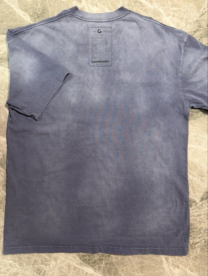 GROCERY WASHED INVOICE TEE / HEAVY WEIGHT FADED GREY 全棉 重洗水 灰藍色 短袖T恤 100% COTTON T-SHIRT 男女合適 UNISEX 香港本地品牌 AUTHENTIC 正版 (SIZE 03) 實物拍攝 (胸寬約60CM、衫長約80CM) 歡迎詢問 （分類：T-shirt、恤衫、有領衫）位於 Hong Kong。 由 _var_ 提交（商品編號 1467350454，圖片 5）。簡介： GROCERY WASHED INVOICE TEE / HEAVY WEIGHT FADED GREY 全棉 重洗水 灰藍色 短袖T恤 100% COTTON T-SHIRT 男女合適 UNISEX 香港本地品牌 AUTHENTIC 正版 (SIZE 03) 實物拍攝 (胸寬約60CM、衫長約80CM) 清洗後閒置 完美主義者請勿購買 現貨發售 歡迎詢問 ***注意: 照片顏色與實物略有分別，購買前請留意*** 。