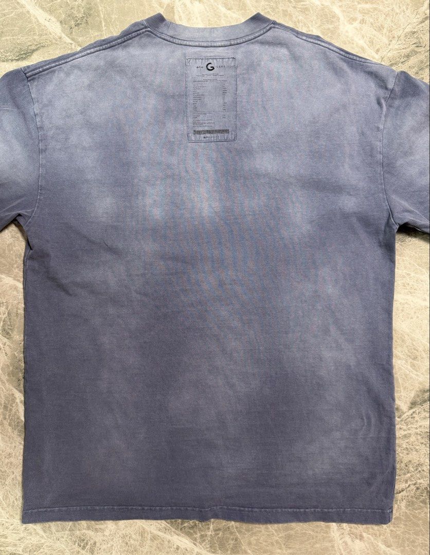 GROCERY WASHED INVOICE TEE / HEAVY WEIGHT FADED GREY 全棉 重洗水 灰藍色 短袖T恤 100% COTTON T-SHIRT 男女合適 UNISEX 香港本地品牌 AUTHENTIC 正版 (SIZE 03) 實物拍攝 (胸寬約60CM、衫長約80CM) 歡迎詢問 （分類：T-shirt、恤衫、有領衫）位於 Hong Kong。 由 _var_ 提交（商品編號 1467350454，圖片 3）。簡介： GROCERY WASHED INVOICE TEE / HEAVY WEIGHT FADED GREY 全棉 重洗水 灰藍色 短袖T恤 100% COTTON T-SHIRT 男女合適 UNISEX 香港本地品牌 AUTHENTIC 正版 (SIZE 03) 實物拍攝 (胸寬約60CM、衫長約80CM) 清洗後閒置 完美主義者請勿購買 現貨發售 歡迎詢問 ***注意: 照片顏色與實物略有分別，購買前請留意*** 。