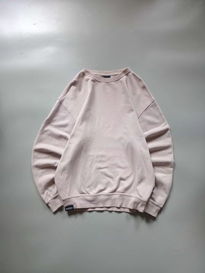grooverhyme sweater (Category: Coats, Jackets and Outerwear) located in San Isidro. Submitted by lagloots (Listing ID 1467296531, Image 3). Description: grooverhyme sweater makapal tela gandaa color neto irl (nude) fits large 📌model's reference: 5'7, 45kg DIMES (IN INCHES) LENGTH: 27 / WIDTH: 23 CONDITION: 9/10 [] COLOR RATE: 9/10 ISSUE: dot stain, minimal crack.