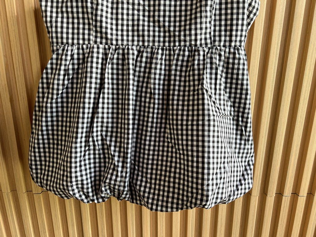 Gu (Category: Sleeveless) located in Lipa City. Submitted by thyra06 (Listing ID 1467199030, Image 3). Description: Gu bubble top good as new.