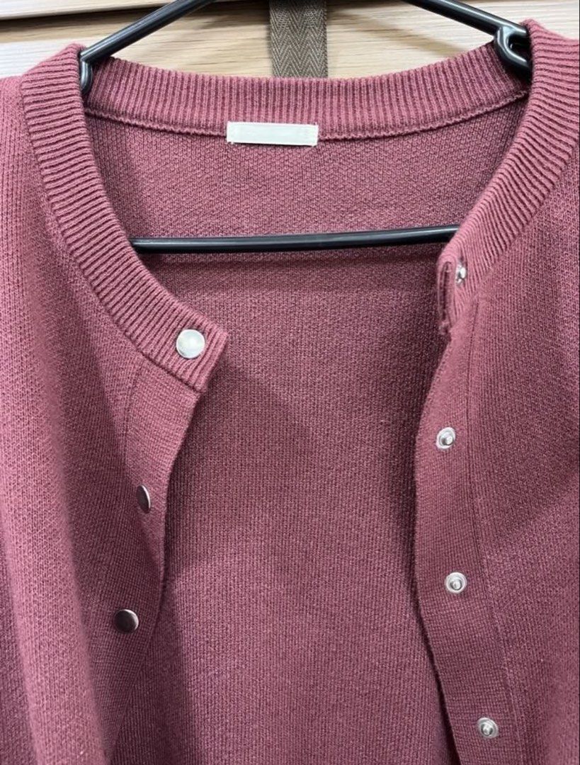 GU Button-up Knit Cardigan (Category: Coats, Jackets and Outerwear) located in Dagupan City. Submitted by second.sparks (Listing ID 1467243154, Image 2). Description: - Excellent condition Rfs: a bit small for a cardigan - great fit if you have xs to s body frame.