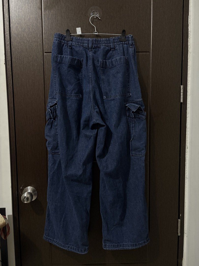 GU DENIM CARGO BAGGY PANTS (Category: Jeans) located in Naga. Submitted by sislovesme (Listing ID 1467297144, Image 2). Description: •9/10 CONDITION •ISSUE SCRATCH PINHOLE CHECK PICS •SIZE 28-33 •LENGHT 38.5 INCHES •LEG OP 10 INCHES .