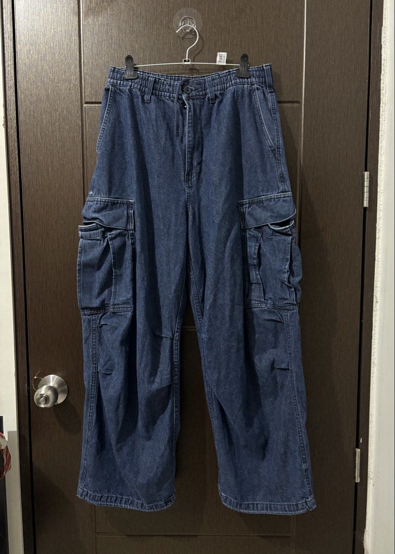 GU DENIM CARGO BAGGY PANTS (Category: Jeans) located in Naga. Submitted by sislovesme (Listing ID 1467297144, Image 1). Description: •9/10 CONDITION •ISSUE SCRATCH PINHOLE CHECK PICS •SIZE 28-33 •LENGHT 38.5 INCHES •LEG OP 10 INCHES .