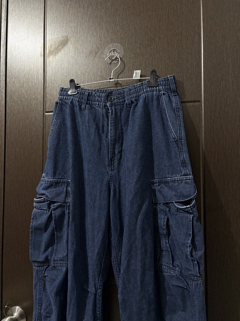 GU DENIM CARGO BAGGY PANTS (Category: Jeans) located in Naga. Submitted by sislovesme (Listing ID 1467297144, Image 3). Description: •9/10 CONDITION •ISSUE SCRATCH PINHOLE CHECK PICS •SIZE 28-33 •LENGHT 38.5 INCHES •LEG OP 10 INCHES .