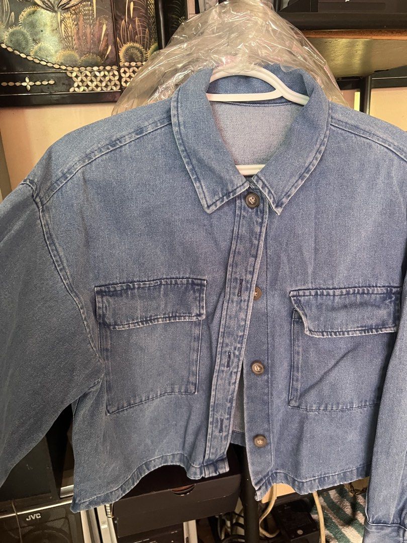 GU Denim Cropped Jacket (Category: Coats, Jackets and Outerwear) located in Dasmarinas. Submitted by stuffsbyklay (Listing ID 1467255226, Image 3). Description: - Material: 100% pure cotton for comfortable daily wear - Design: Classic collared neckline with front button fastening - Pockets: Two functional chest flap pockets - Details: Long sleeves with button cuffs and a trendy cropped cut - Style: Clean wash finish, perfect for layering over tee