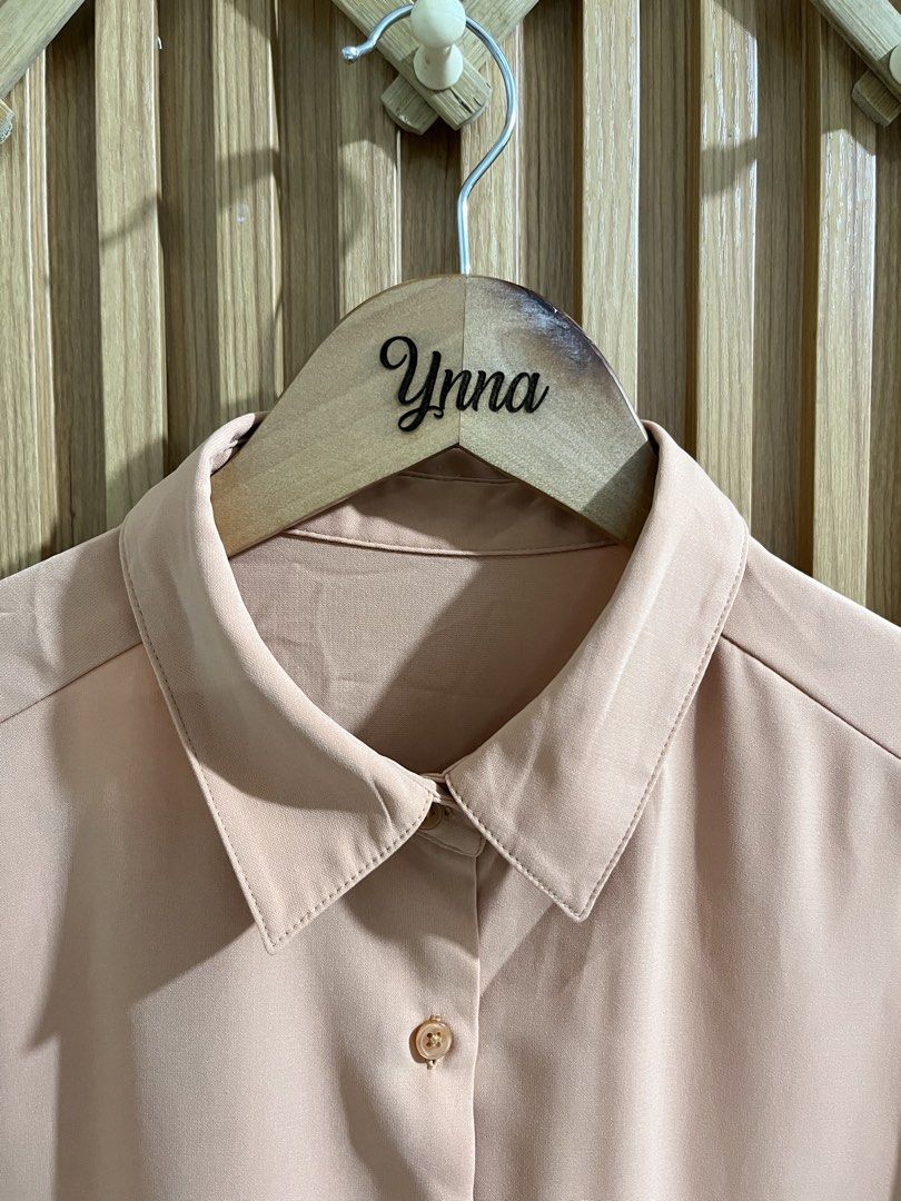 GU drape Short sleeve (Category: Shirts) located in Caloocan City. Submitted by ynna_27 (Listing ID 1467330696, Image 3). Description: GU drape Short sleeve Used - Good as new Large on tag Issue : x Price 449.