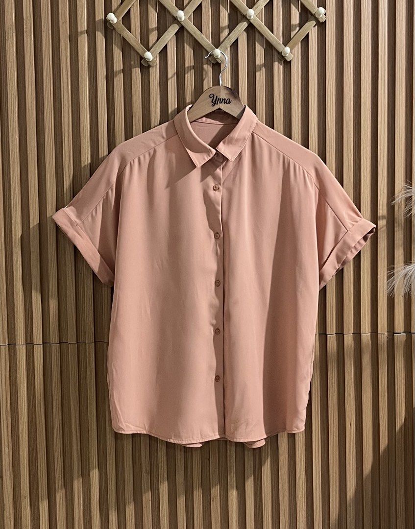 GU drape Short sleeve (Category: Shirts) located in Caloocan City. Submitted by ynna_27 (Listing ID 1467330696, Image 2). Description: GU drape Short sleeve Used - Good as new Large on tag Issue : x Price 449.
