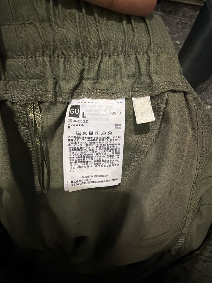 GU Olive Green Cargo Pants Size L (Category: Jeans) located in Guiguinto. Submitted by aries_ji (Listing ID 1467249297, Image 3). Description: - Brand/Model: GU Cargo Pants - Color: Olive Green - Size: L - Material: Comfortable & durable cotton-polyester blend - Waistband: Elastic with adjustable drawstring - Pockets: Large side cargo pockets for storage - Fit: Relaxed fit with cuffed ankles - Condition: Brand new / Excellent (Ready to ship!).