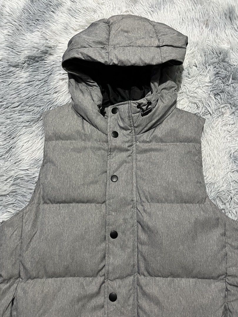 GU Padded Puffer Vest Jacket (Category: Coats, Jackets and Outerwear) located in Sasmuan (Sexmoan). Submitted by winterclothes.ph (Listing ID 1467330928, Image 2). Description: GU Padded Puffer Vest Jacket S on tag Width 19 Length 25 Excellent Condition.