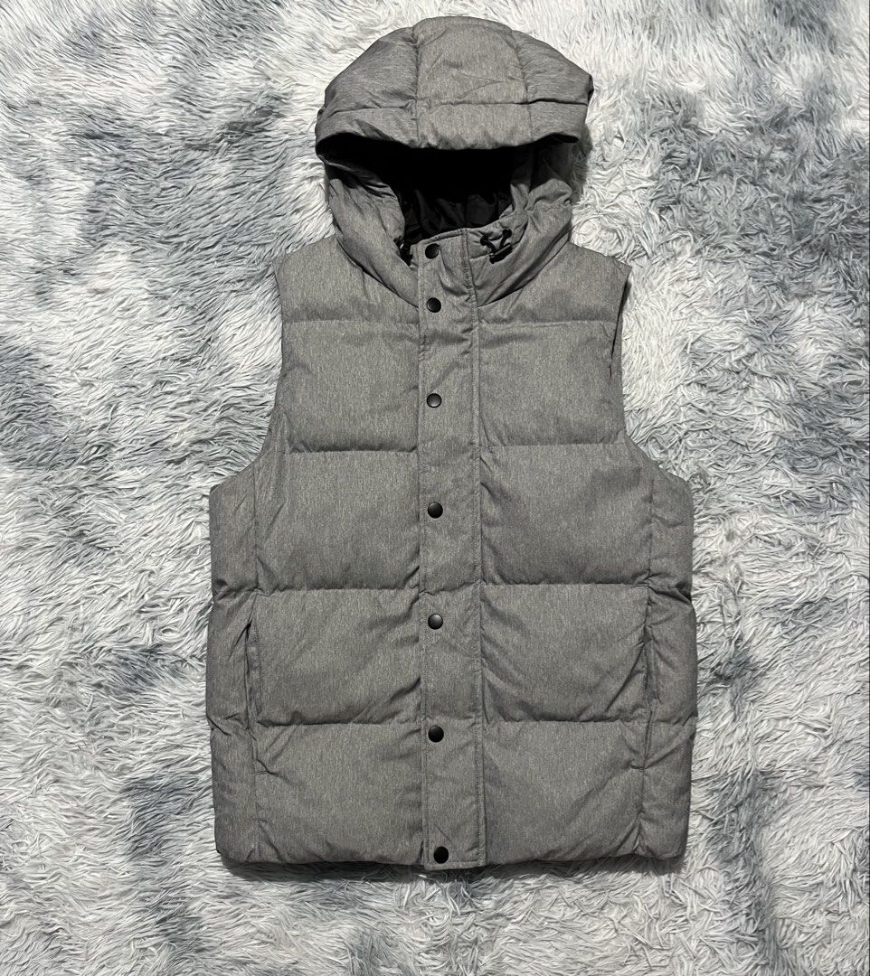 GU Padded Puffer Vest Jacket (Category: Coats, Jackets and Outerwear) located in Sasmuan (Sexmoan). Submitted by winterclothes.ph (Listing ID 1467330928, Image 1). Description: GU Padded Puffer Vest Jacket S on tag Width 19 Length 25 Excellent Condition.
