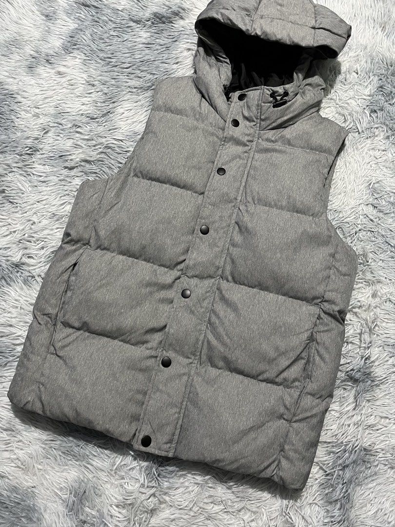 GU Padded Puffer Vest Jacket (Category: Coats, Jackets and Outerwear) located in Sasmuan (Sexmoan). Submitted by winterclothes.ph (Listing ID 1467330928, Image 3). Description: GU Padded Puffer Vest Jacket S on tag Width 19 Length 25 Excellent Condition.