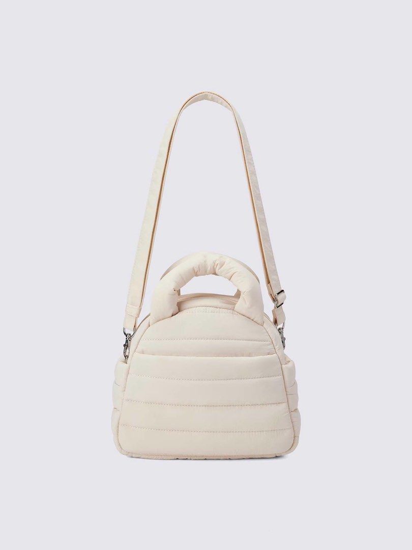 GU Puffer Boston Bag (Category: Cross-body Bags) located in Quezon City. Submitted by graciee23 (Listing ID 1467220445, Image 2). Description: JAPAN PASABUY 🇯🇵! GU Puffer Boston Bag ✨ Nov ETA ‼️ DP 500 to reserve / NO DP NO ITEM ❌ Full payment upon arrival 📌 Loc: QC.