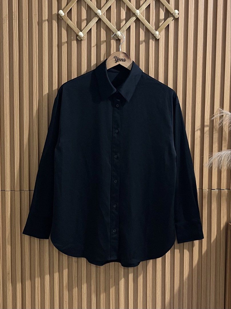 GU Satin Oversized Long sleeve (Category: Longsleeves) located in Caloocan City. Submitted by ynna_27 (Listing ID 1467330546, Image 1). Description: GU Satin Oversized Long sleeve Used - Bnew Condition Keep ko to pag walang nag mine 🥰 Small on tag Issue : x Prixe 550.