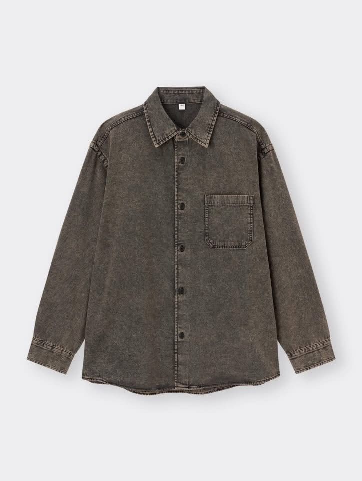 GU WASHED DENIM SHIRT (Category: Formal Shirts) located in Puerto Princesa. Submitted by kelvinfabr75674 (Listing ID 1467343919, Image 2). Description: Size S 22 width 27 length NO ISSUE EXCELLENT CONDITION Color rate 10📌.