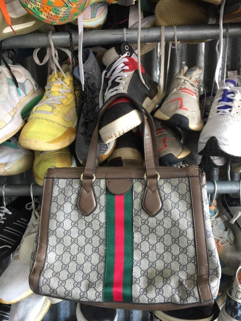 GUCCI BAG (Category: Belt bags, Clutches and Pouches) located in Bacolod City. Submitted by snorethrift (Listing ID 1467271486, Image 2). Description: EXCELLENT NO FLAWS GOOD FOR PSG 1000 FREE SF.