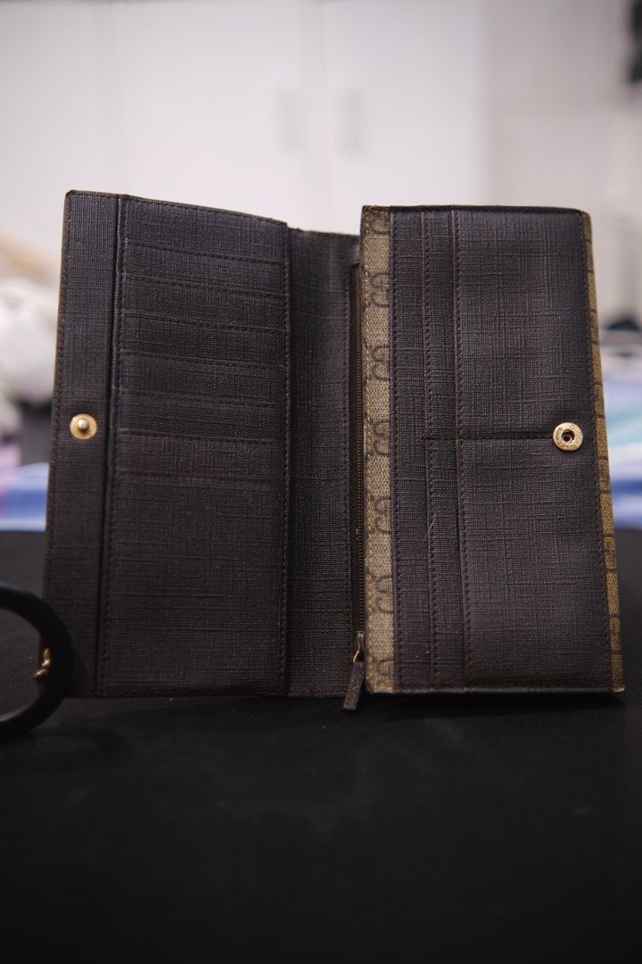 Gucci Long Wallet (Category: Luxury Bags & Wallets) located in Manila. Submitted by departmentstore.ph (Listing ID 1467211349, Image 3). Description: .