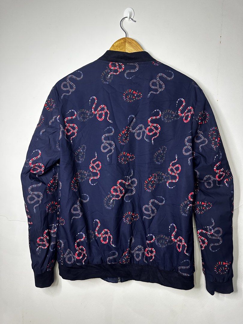 GUCCI SNAKE PRINT REVERSIBLE JACKET (Category: Coats, Jackets and Outerwear) located in Molave. Submitted by thriftmate13 (Listing ID 1467216352, Image 2). Description: .