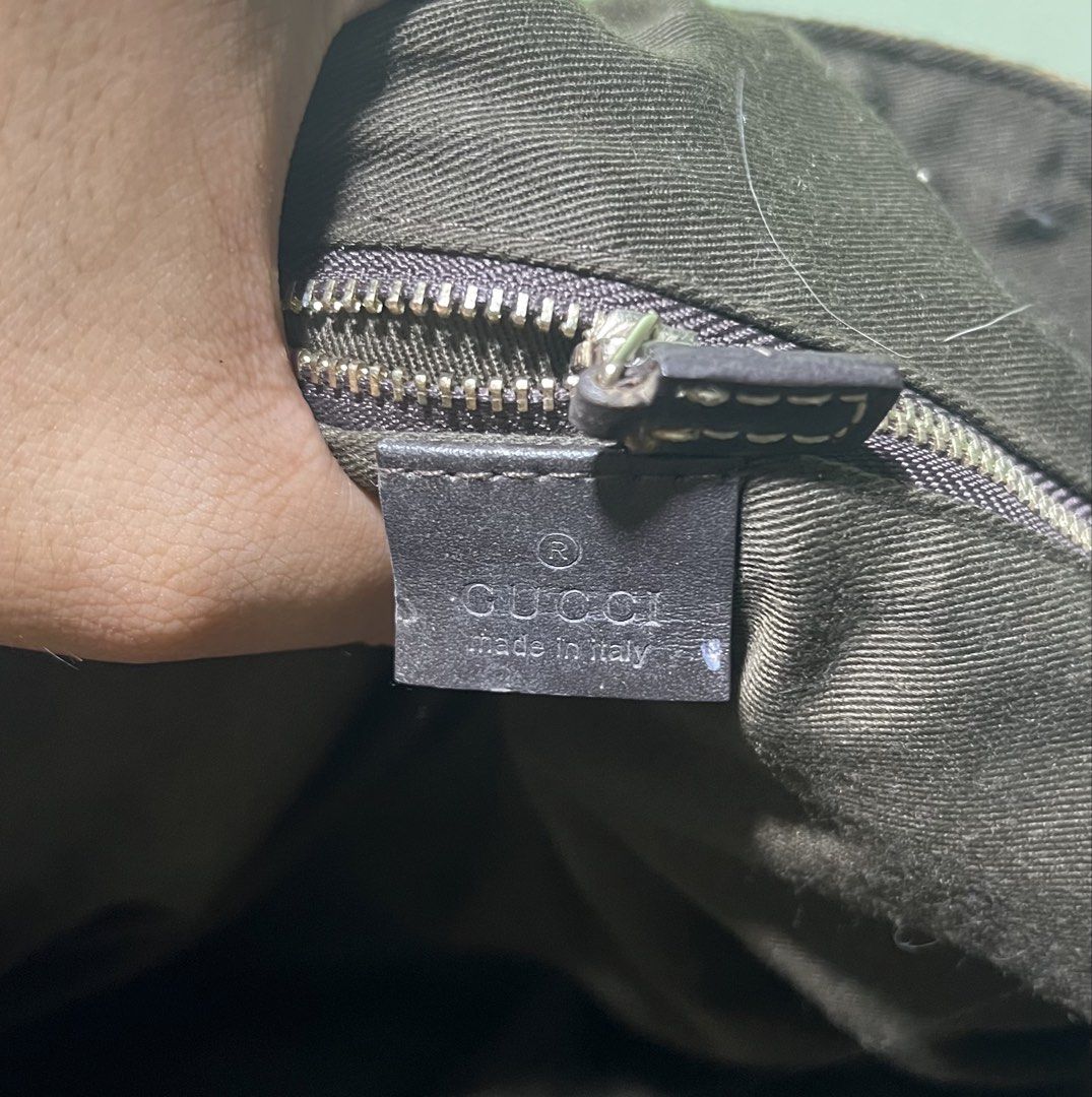 Gucci Tote Bag (Category: Luxury Bags & Wallets) located in Lapu Lapu. Submitted by ukaydecebu (Listing ID 1467360537, Image 3). Description: Need Clean and wash.