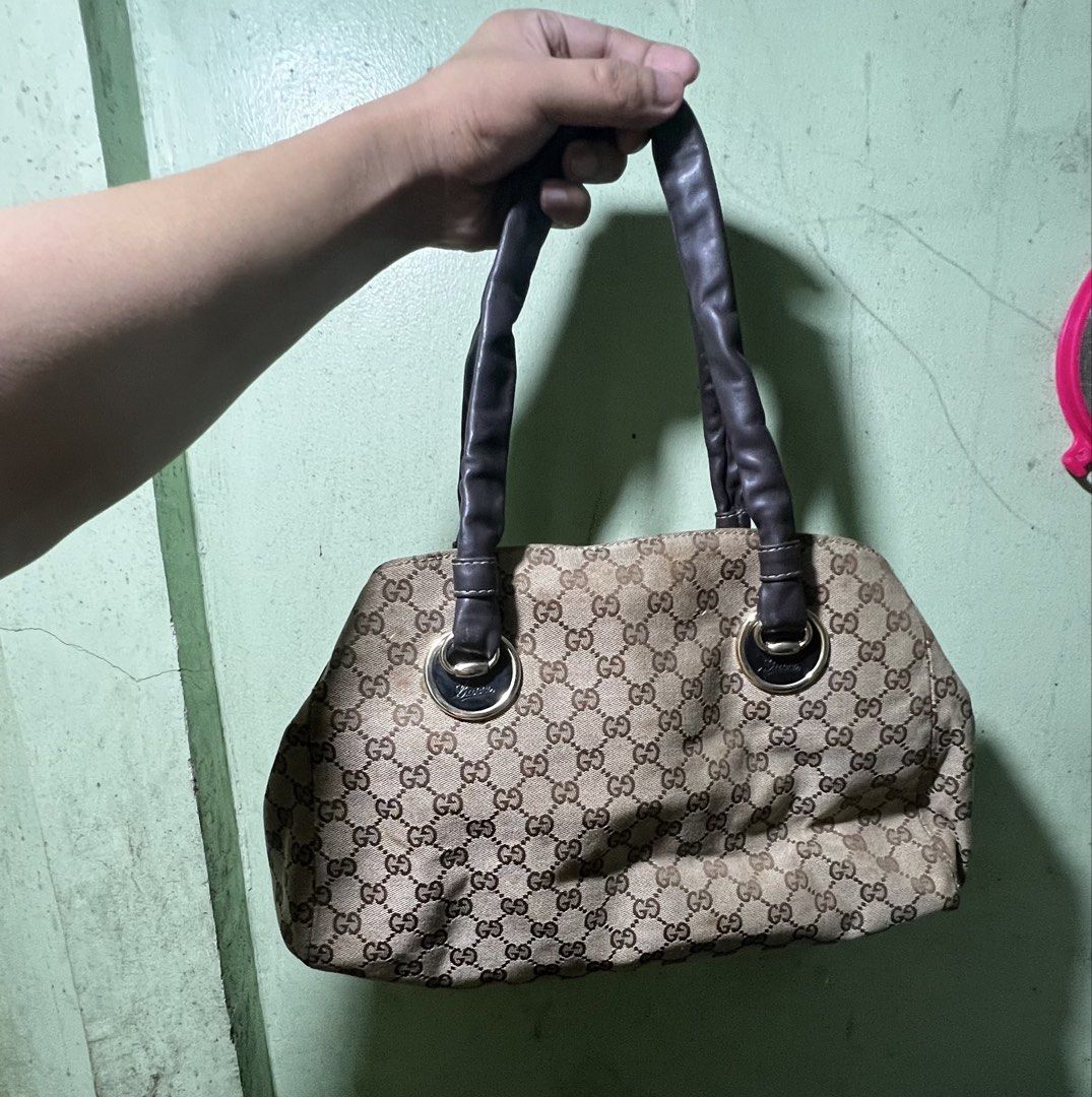 Gucci Tote Bag (Category: Luxury Bags & Wallets) located in Lapu Lapu. Submitted by ukaydecebu (Listing ID 1467360537, Image 2). Description: Need Clean and wash.