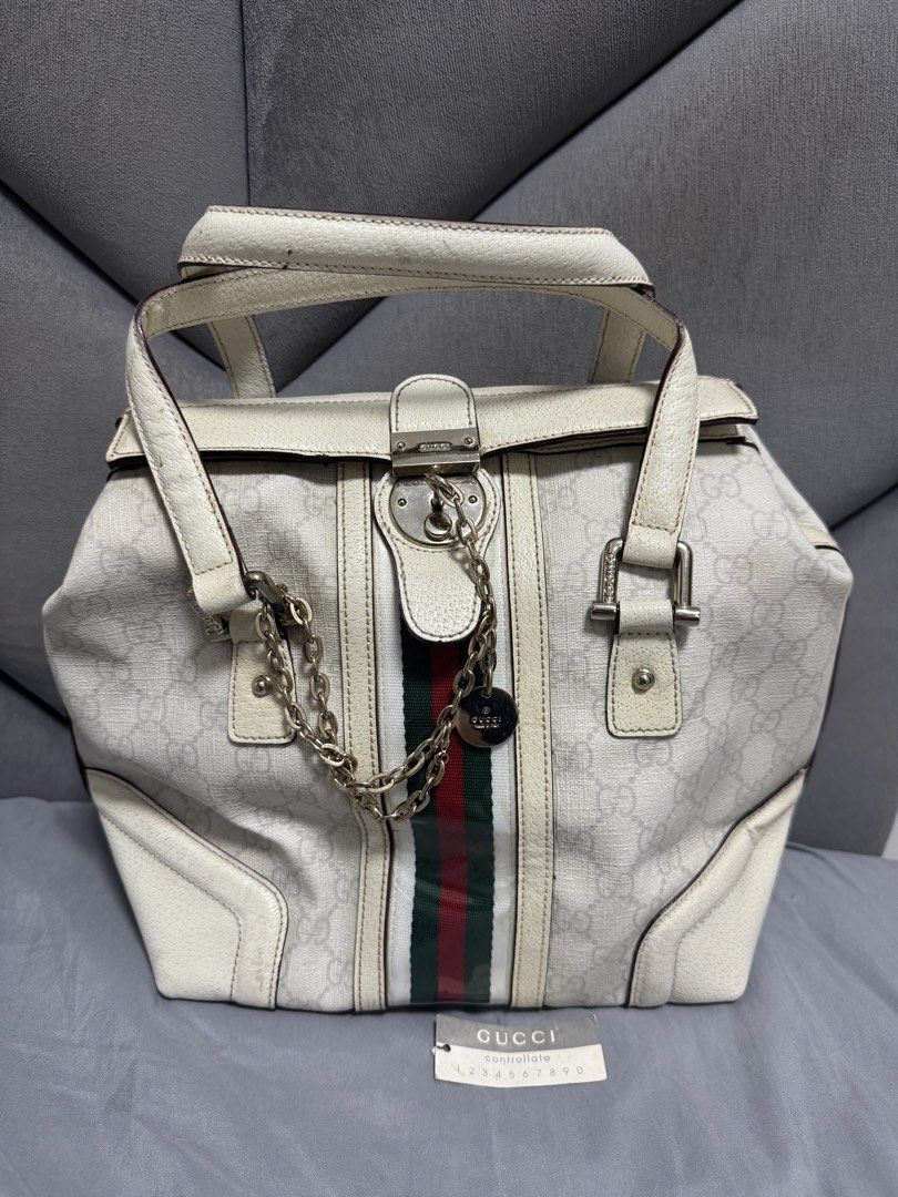 GUCCI VINTAGE bag (Category: Luxury Bags & Wallets) located in Manila. Submitted by prettystuff1008 (Listing ID 1467352994, Image 1). Description: Still good condition Vintage bought abroad No inclusion Selling low repriced from 8500.