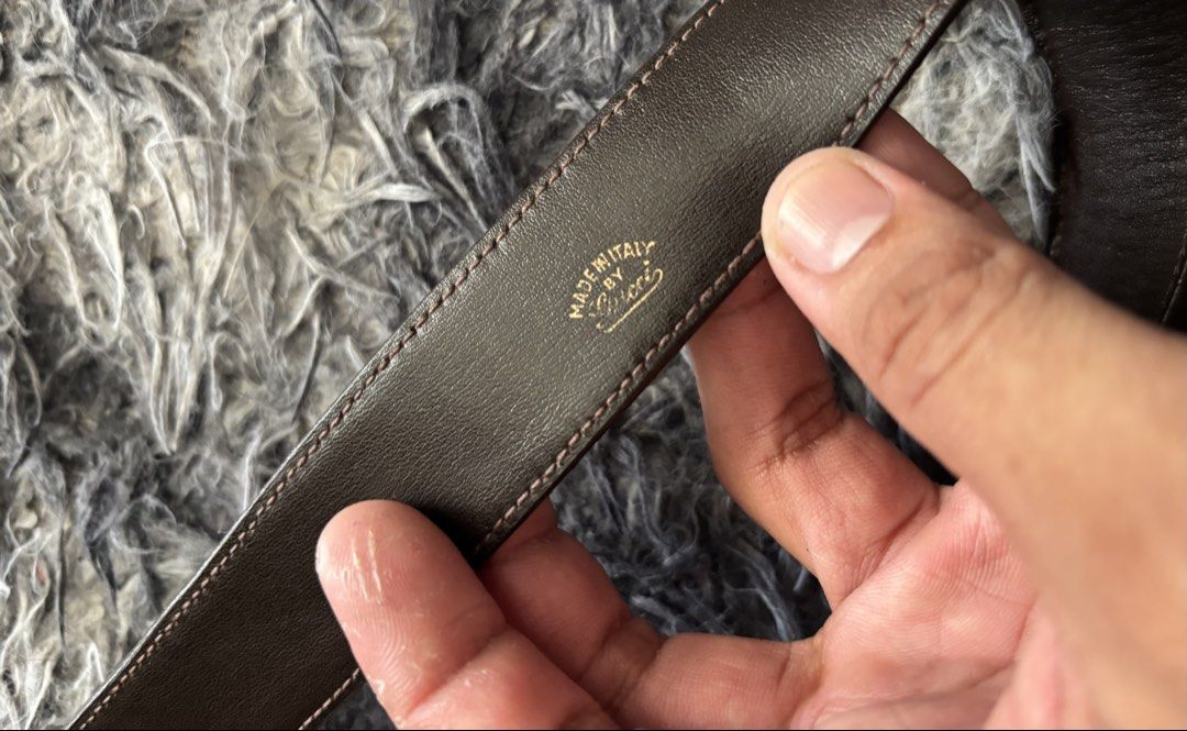 Gucci Vintage Leather Belt (Category: Luxury Accessories) located in Legazpi City. Submitted by thesource052 (Listing ID 1467217495, Image 3). Description: Vintage gucci Belt Legit Size 26-28 Excellent condition No issues.