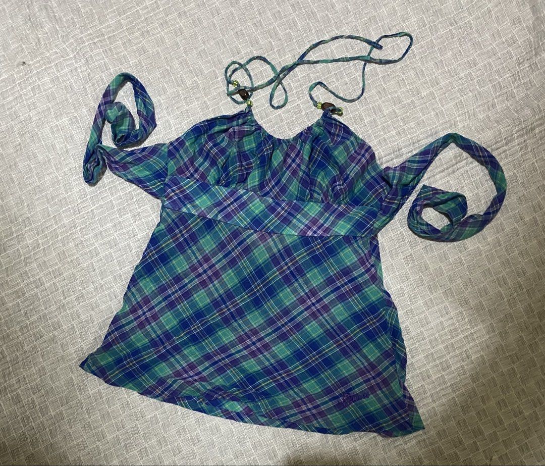 Guess Halter Neck Plaided top (Category: Blouses) located in Mandaue City. Submitted by secondrevive.ph (Listing ID 1467308399, Image 1). Description: no issue excellent 10/10 color rate small 400+sf.