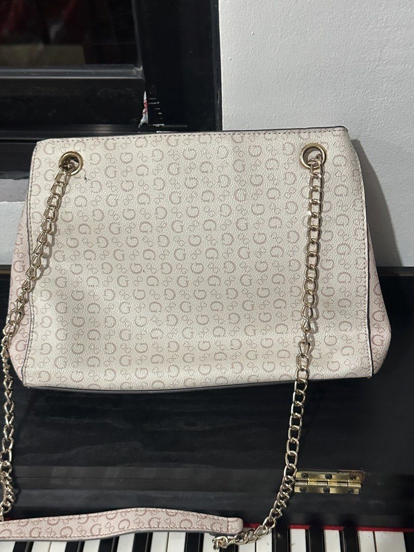 Guess Monogram Shoulder Bag with Chain Strap (Category: Shoulder Bags) located in Marikina City. Submitted by cheszam (Listing ID 1467203094, Image 1). Description: - Brand: Guess - Color: Off-white with monogram print - Hardware: Gold-tone - Strap: Chain strap included - Closure: Magnetic snap top closure - Interior: Multiple compartments, slip pockets, and a middle zip pocket with matching monogram lining - Branding: Metal Guess logo plaque on 
