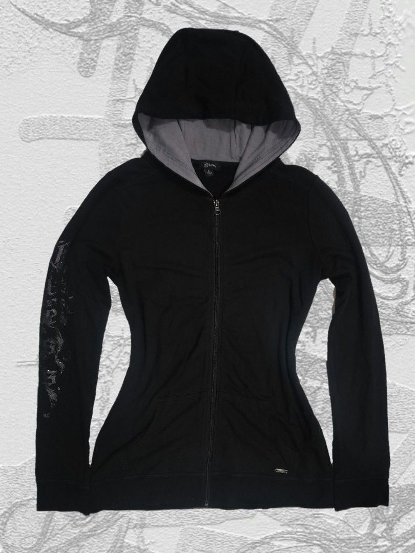 Guess Zip-up Hoodie (Category: Coats, Jackets and Outerwear) located in Baguio. Submitted by nnthnnth (Listing ID 1467192936, Image 1). Description: 17"x26".